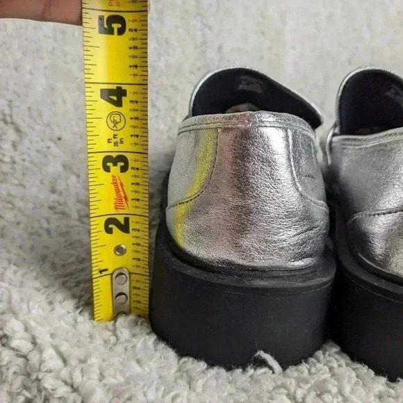 ZARA Mocassins women  size 37 = 6.5 us in great used condition silver and black - Picture 5 of 8